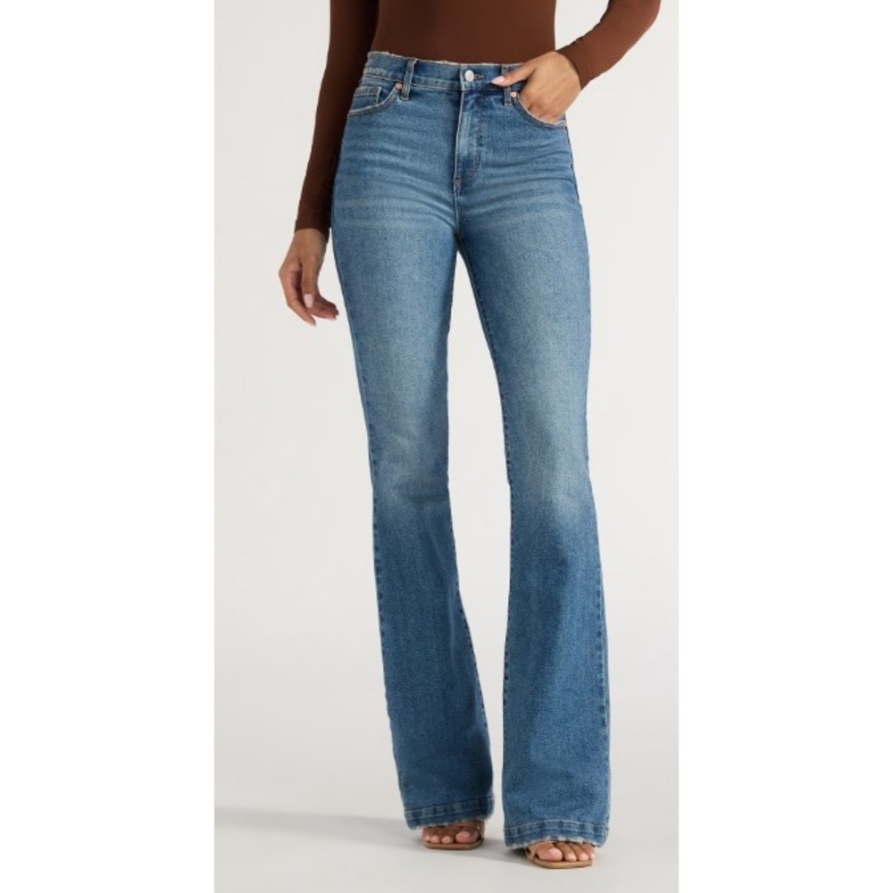 NWT Sofia by Sofia Vergara Women's Melisa Mega Flare Super High Rise Jeans 18
